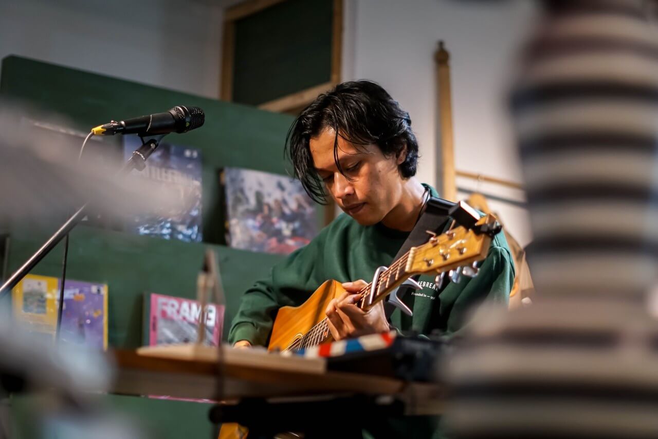 Konsisten dalam bermusik sangat penting di segala lini situasi